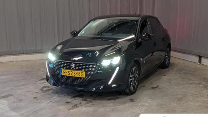 Zwart Gebruikt 2022 Peugeot 208 Allure Hatchback | € 17.940 (Eerlijke prijs)