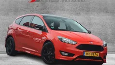 Rood Gebruikt 2016 Ford Focus Hatchback | € 11.999 (Eerlijke prijs)