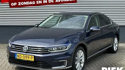Blauw Occasion 2016 VW Passat Highline Sedan | € 9.999 (Eerlijke prijs)