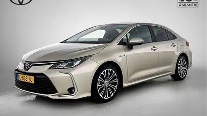 Geel metallic Occasion 2021 Toyota Corolla Business Edition Sedan | € 21.445 (Eerlijke prijs)
