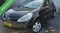 Zwart Gebruikt 2008 Renault Clio II Expression Hatchback | € 1.695 (Eerlijke prijs)