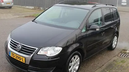 Zwart (metallic) Gebruikt 2008 VW Touran Trendline MPV | € 3.450 (Eerlijke prijs)