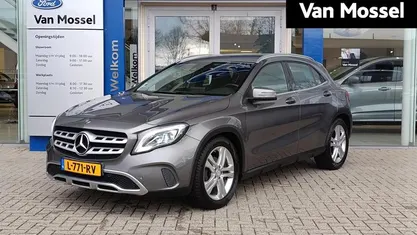 Grijs Gebruikt 2017 Mercedes GLA180 Premium SUV | € 18.845 (Eerlijke prijs)