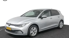 Grijs Gebruikt 2023 VW Golf VIII Life Hatchback | € 24.295 (Eerlijke prijs)