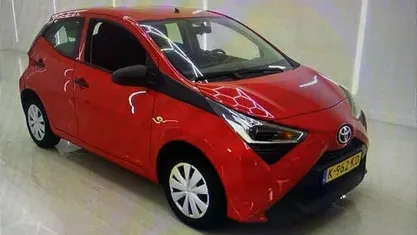 Occasion Toyota Aygo 73 PK (53 kW) 2021 Rood Hatchback