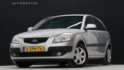 Grijs Gebruikt 2007 Kia Rio Hatchback | € 2.940 (Eerlijke prijs)