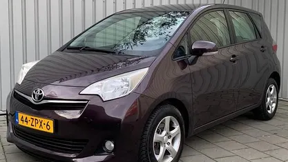 Paars Occasion 2013 Toyota Verso-S MPV | € 9.945 (Eerlijke prijs)