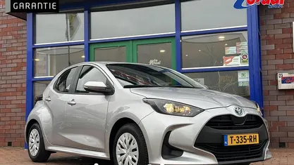Grijs Gebruikt 2023 Toyota Yaris Hybrid Active Hatchback | € 20.445 (Goede deal)