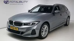 Gebruikt 2022 BMW 318 Basis Stationwagen | € 31.950 (Eerlijke prijs)