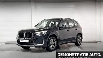 Saphirschwarz metallic (zwart metallic) Gebruikt 2024 BMW X1 Comfort Edition SUV | € 39.900 (Eerlijke prijs)