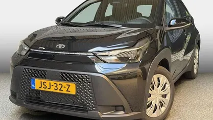 Zwart Nieuw 2025 Toyota Aygo X Play SUV | € 23.950 (Goede deal)
