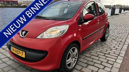 Rood Gebruikt 2009 Peugeot 107 Hatchback | € 2.750 (Eerlijke prijs)