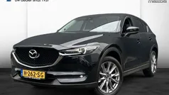 Jet black (zwart metallic) Gebruikt 2020 Mazda CX-5 Luxury SUV | € 29.950 (Eerlijke prijs)