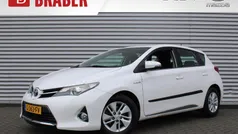 Wit Gebruikt 2015 Toyota Auris Hybrid Hatchback | € 15.295 (Eerlijke prijs)