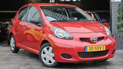 Occasion Toyota Aygo 68 PK (50 kW) 2012 Rood Hatchback