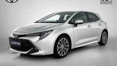 Zilver Gebruikt 2023 Toyota Corolla Hybrid Executive Hatchback | € 28.950 (Eerlijke prijs)