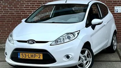 Wit (metallic) Gebruikt 2010 Ford Fiesta Limited Hatchback | € 3.950 (Eerlijke prijs)