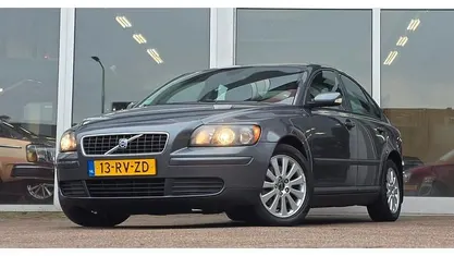 Grijs Gebruikt 2005 Volvo S40 Kinetic Sedan | € 3.994 (Eerlijke prijs)