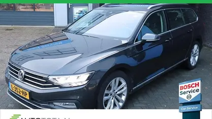 Grijs Gebruikt 2020 VW Passat R Stationwagen | € 22.400 (Eerlijke prijs)