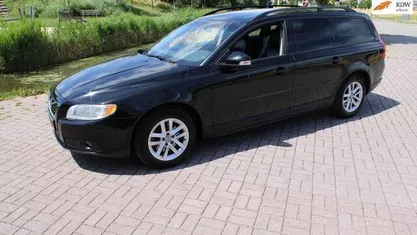 Occasion Volvo V70 136 PK (100 kW) 2010 Zwart, metallic lak Stationwagen