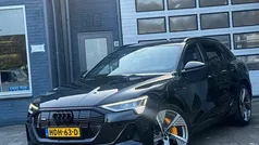 Zwart, metallic lak Gebruikt 2022 Audi e-tron SUV | € 34.950 (Eerlijke prijs)
