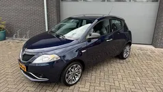 Blauw Gebruikt 2017 Lancia Ypsilon Silver Hatchback | € 7.495 (Eerlijke prijs)