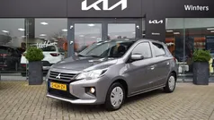 Titanium grey (grijs metallic) Gebruikt 2023 Mitsubishi Space Star Hatchback | € 14.445 (Eerlijke prijs)