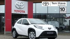 Wit Gebruikt 2024 Toyota Aygo Play Hatchback | € 17.900 (Eerlijke prijs)