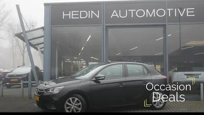 Zwart Gebruikt 2022 Opel Corsa Edition Hatchback | € 13.945 (Eerlijke prijs)