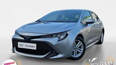 Precious silver metallic (grijs metallic) Gebruikt 2022 Toyota Corolla Comfort Hatchback | € 16.940 (Goede deal)