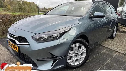 Grijs Gebruikt 2024 Kia Ceed Hatchback | € 26.800 (Eerlijke prijs)