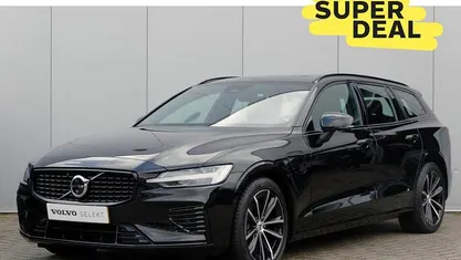Zwart, metallic lak Gebruikt 2024 Volvo V60 Plus Stationwagen | € 41.950 (Eerlijke prijs)