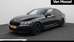 Zwart, metallic lak Gebruikt 2022 BMW 520 M Sport Sedan | € 39.845 (Eerlijke prijs)