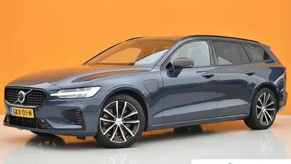 Blauw Occasion 2024 Volvo V60 Plus Stationwagen | € 38.895 (Eerlijke prijs)