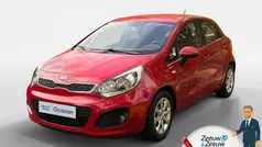 Rood Gebruikt 2015 Kia Rio Hatchback | € 6.935 (Eerlijke prijs)