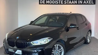 Zwart Gebruikt 2022 BMW 118 Executive Hatchback | € 19.950 (Goede deal)