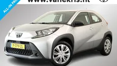 Gebruikt 2022 Toyota Aygo Play Hatchback | € 16.498 (Eerlijke prijs)