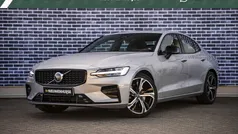 Grijs Gebruikt 2023 Volvo S60 Plus Sedan | € 34.899 (Eerlijke prijs)