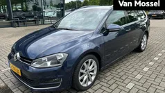 Blauw, metallic lak Gebruikt 2013 VW Golf VII Highline Stationwagen | € 9.900 (Eerlijke prijs)