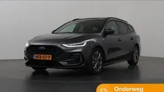 Grijs Gebruikt 2024 Ford Focus ST-Line Stationwagen | € 30.435 (Eerlijke prijs)