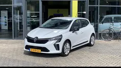 Wit Gebruikt 2024 Renault Clio V Evolution Hatchback | € 18.845 (Eerlijke prijs)