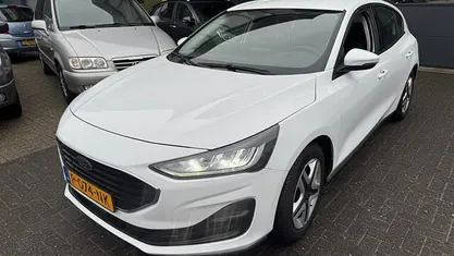 Wit Occasion 2022 Ford Focus Hatchback | € 10.995 (Super prijs)
