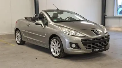 Grijs (metallic) Occasion 2010 Peugeot 207 CC Roland Garros Cabriolet | € 2.450 (Goede deal)