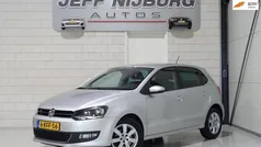 Grijs, metallic lak Gebruikt 2013 VW Polo Highline Hatchback | € 8.500 (Eerlijke prijs)