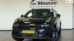 Zwart, metallic lak Gebruikt 2024 Lynk & Co 01 SUV | € 31.750 (Eerlijke prijs)