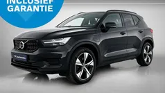 Zwart, metallic lak Gebruikt 2022 Volvo XC40 R-Design SUV | € 33.950 (Eerlijke prijs)