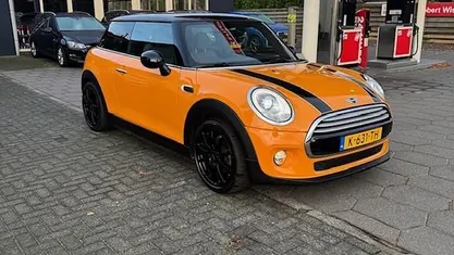 Oranje (metallic) Gebruikt 2015 Mini Cooper Business Hatchback | € 12.950 (Eerlijke prijs)