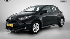 Zwart Gebruikt 2024 Toyota Yaris Hybrid Active Hatchback | € 23.950 (Eerlijke prijs)