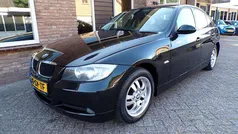 Zwart, metallic lak Gebruikt 2006 BMW 318 Executive Sedan | € 3.950 (Goede deal)