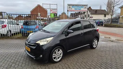 Zwart Occasion 2011 Toyota Verso-S MPV | € 7.495 (Eerlijke prijs)